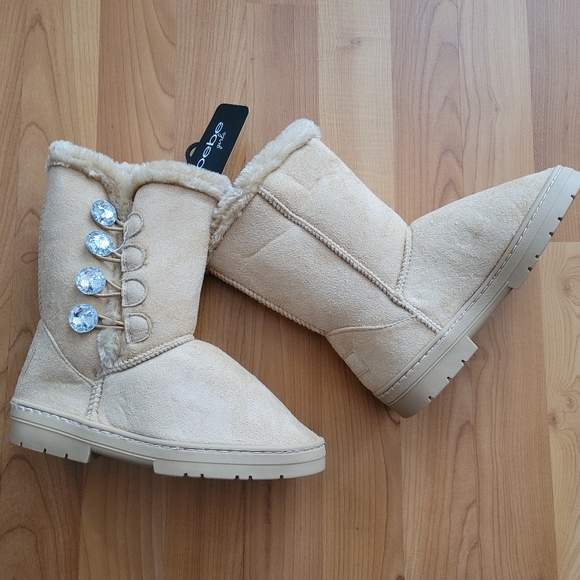 Bebe Little Girl's Size 13, 1, 2 Fur Lined Winter Boot with Rhinestone Details - Picture 4 of 12
